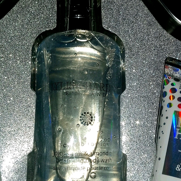 Limited Edition Baylis & Harding England set - Picture 2 of 4